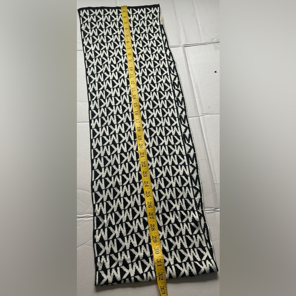 Michael Kors Scarf MK Monogram Reversible Knit Logo Black & White - Picture 4 of 4